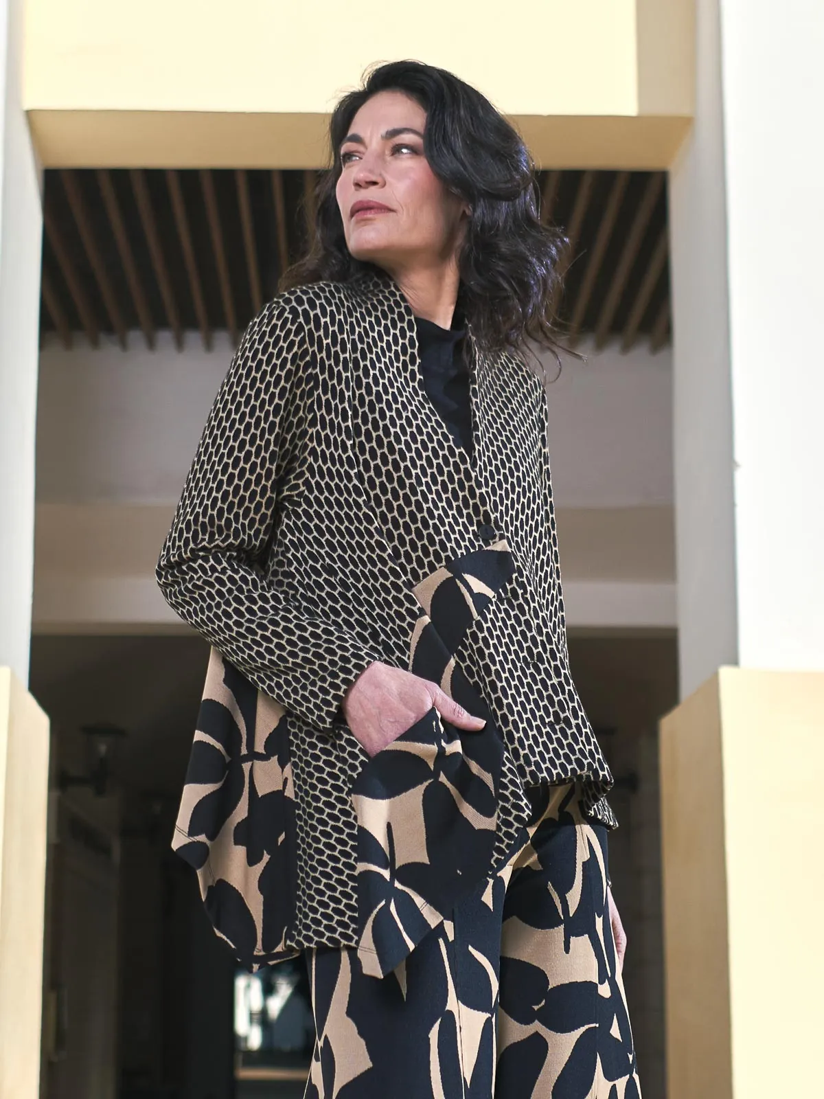 Asymmetric Jacket, Hive