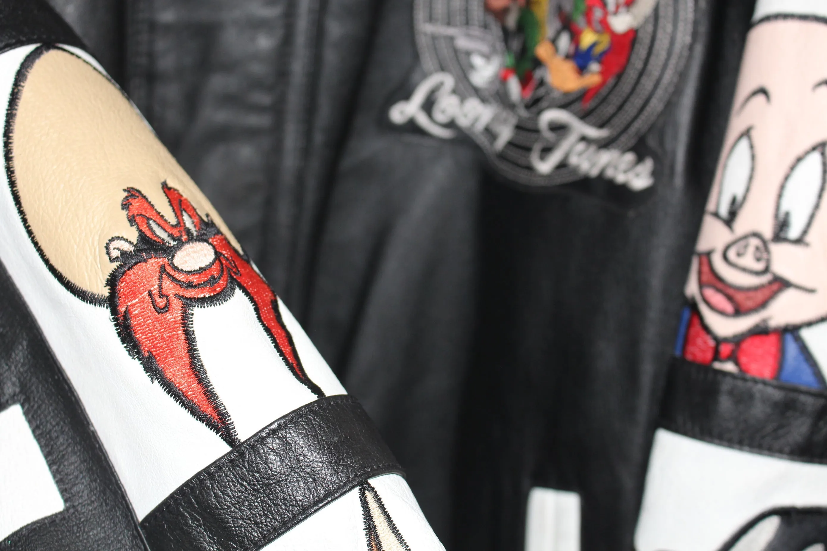 Rare Looney Tunes Leather Jacket (M)